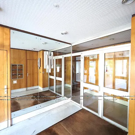 Face Aux Thermes Avec Parking